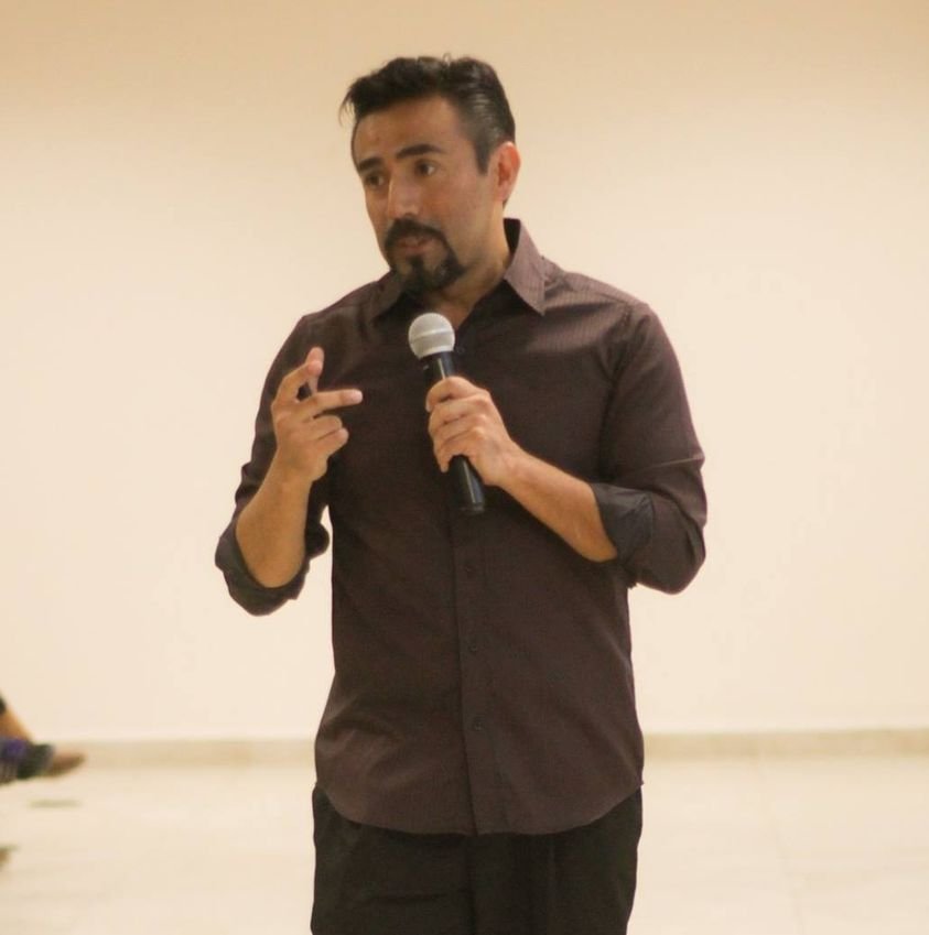 Dr. Alex Zamarripa durante una conferencia